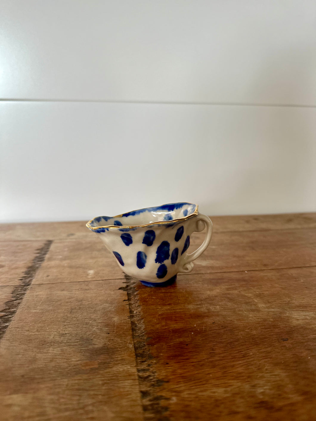tasse tordue bleue et or 3