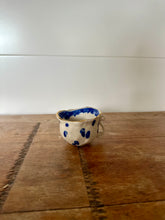 Charger l&#39;image dans la galerie, tasse tordue bleue et or 4
