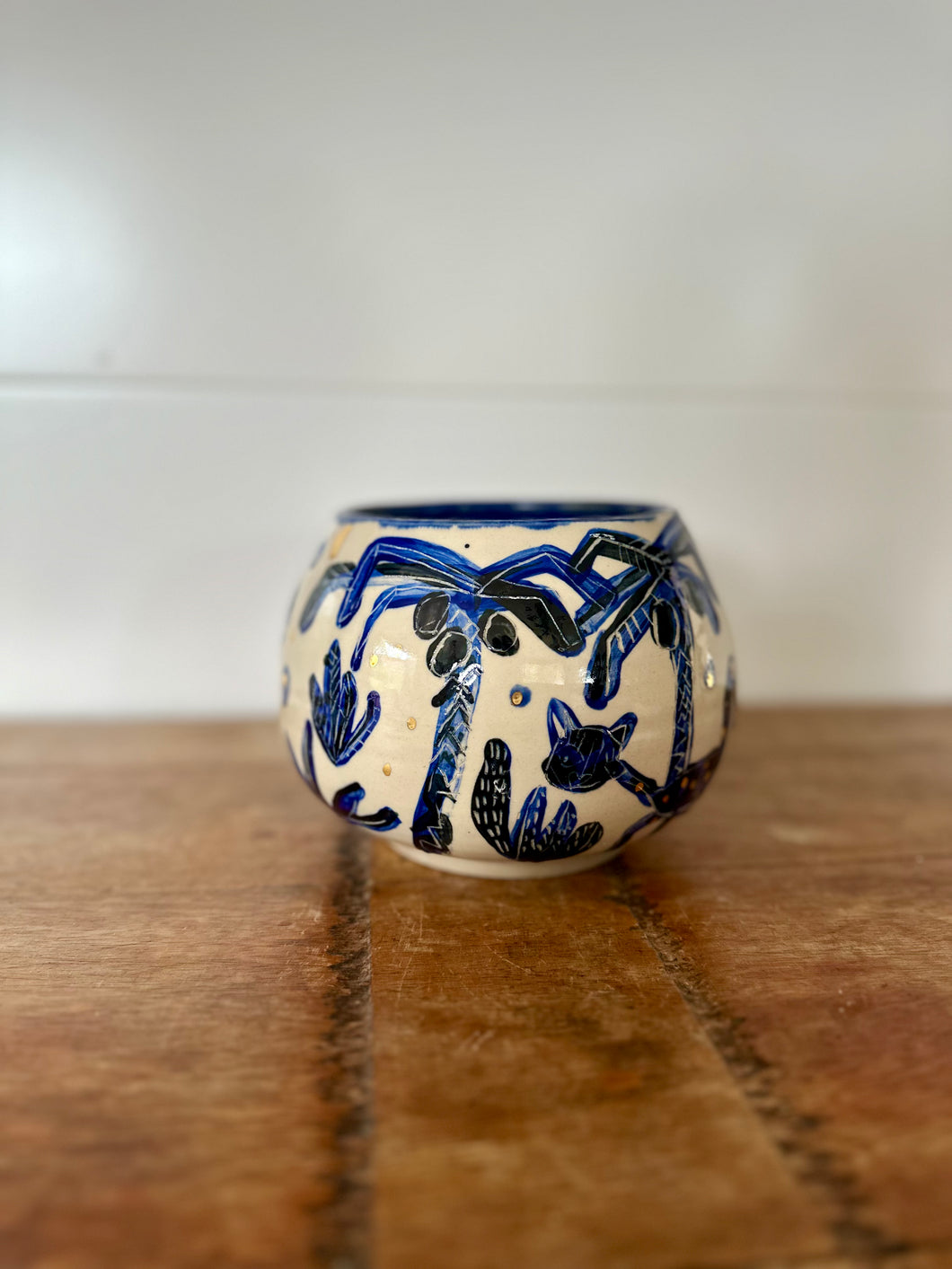 vase illustre bleu et or