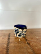 Charger l&#39;image dans la galerie, petit pot bleu illustre
