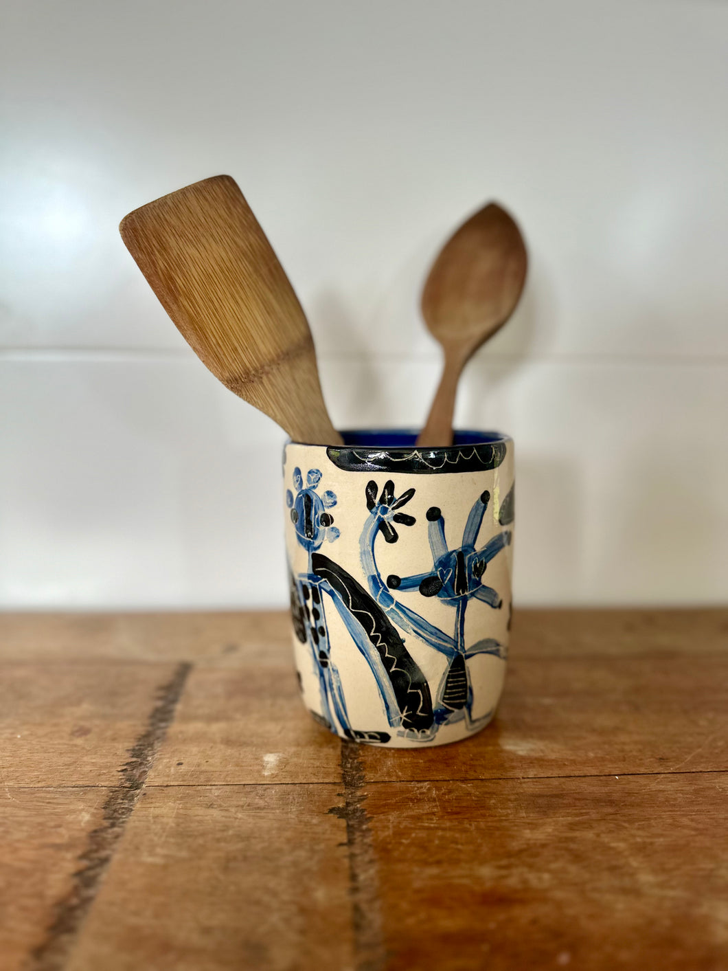 gros pot illustre bleu