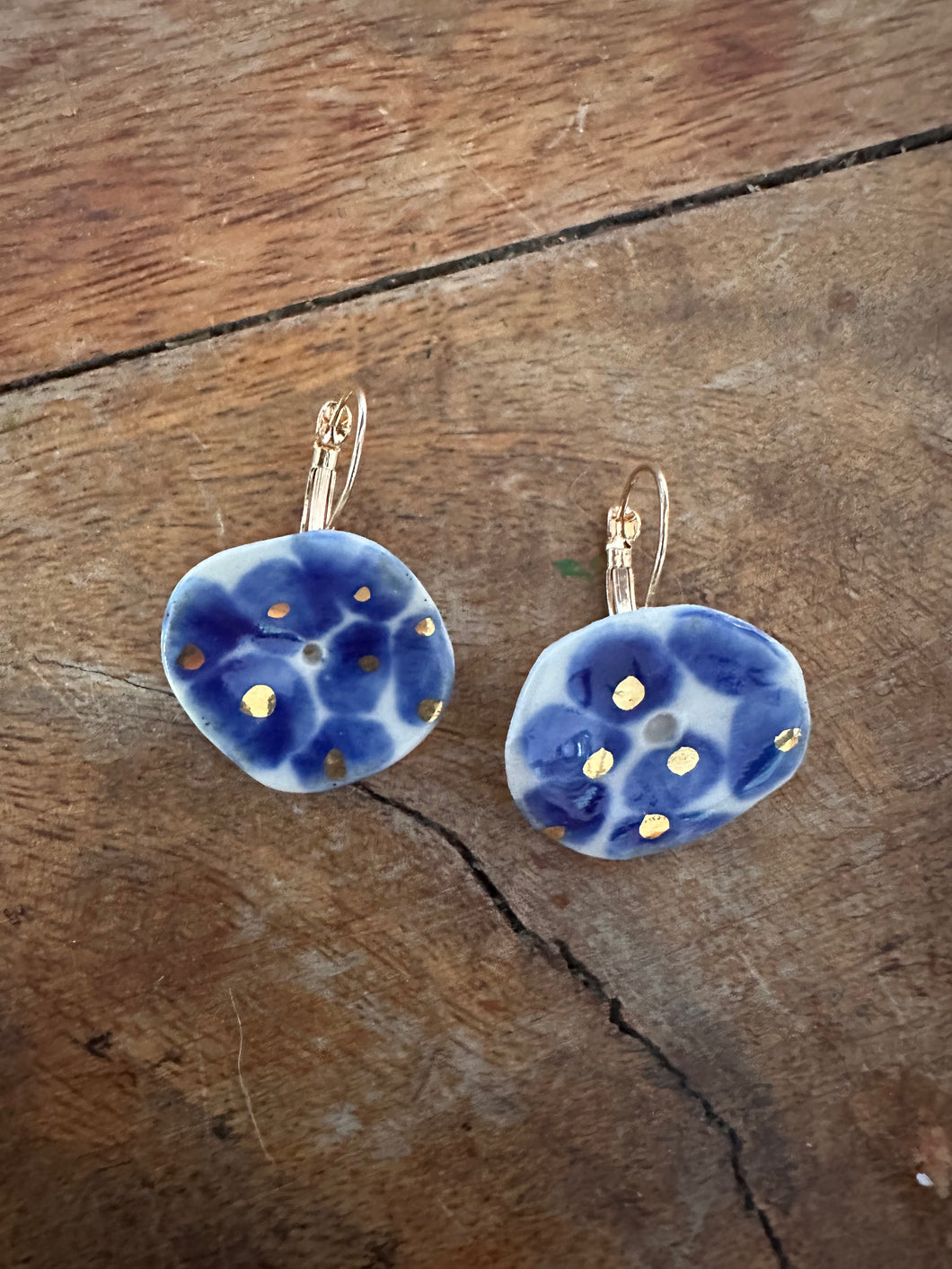 Boucles tombantes bleues et or